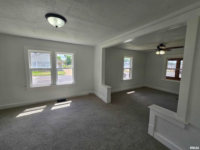 1230 SUMMER Street, Pekin, IL 61554