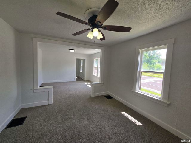 1230 SUMMER Street, Pekin, IL 61554