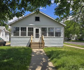 1230 SUMMER Street, Pekin, IL 61554