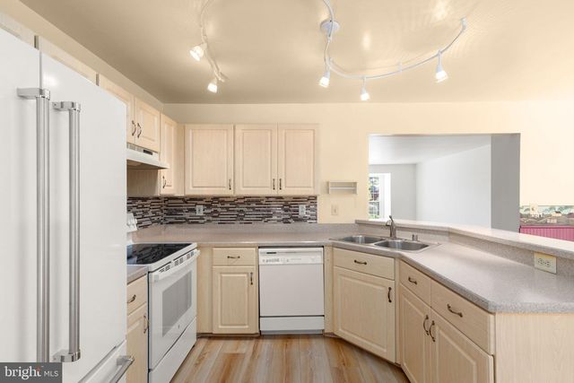 8940 QUAIL RUN DR, Perry Hall, MD 21128