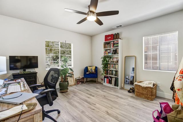 3140 S St, Sacramento, CA 95816