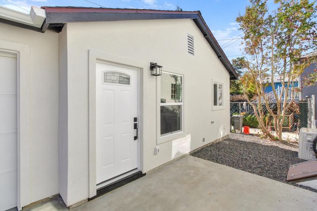 3140 S St, Sacramento, CA 95816