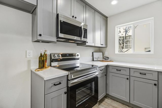 3140 S St, Sacramento, CA 95816