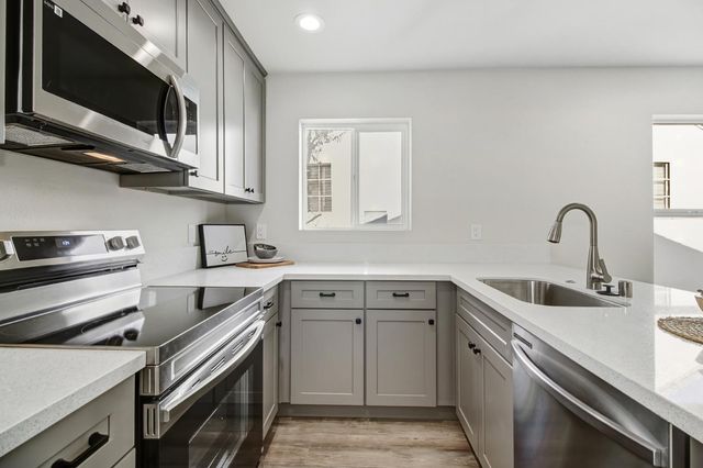 3140 S St, Sacramento, CA 95816