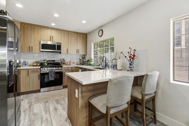 3140 S St, Sacramento, CA 95816