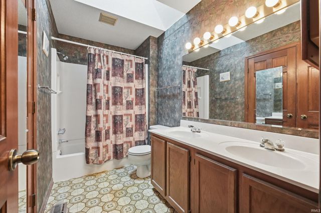 6126 Crofton Drive, Fort Wayne, IN 46835