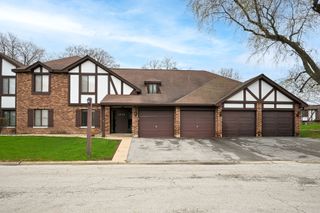 1737 Harrow Court D, Wheaton, IL 60189