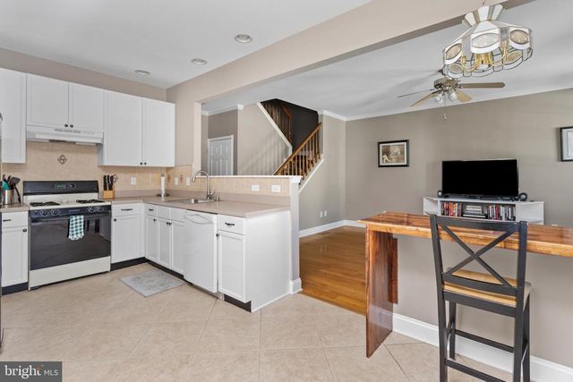 15 BARCLAY CT, Bordentown, NJ 08505