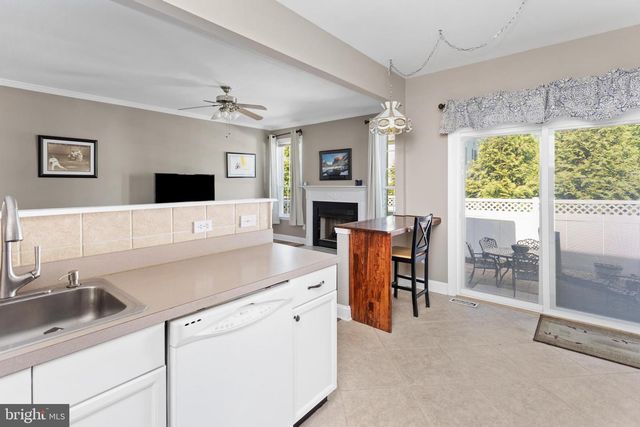 15 BARCLAY CT, Bordentown, NJ 08505