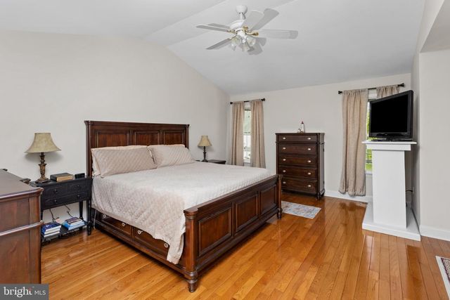 15 BARCLAY CT, Bordentown, NJ 08505