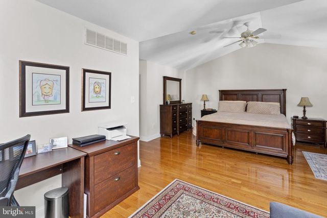 15 BARCLAY CT, Bordentown, NJ 08505