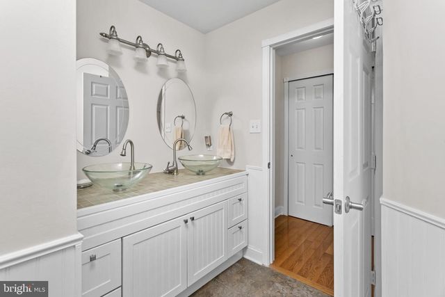 15 BARCLAY CT, Bordentown, NJ 08505