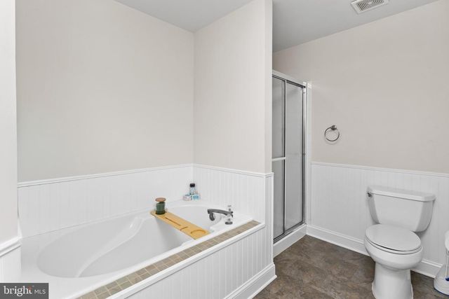 15 BARCLAY CT, Bordentown, NJ 08505