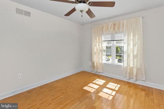 15 BARCLAY CT, Bordentown, NJ 08505