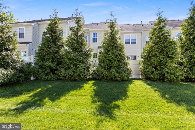 15 BARCLAY CT, Bordentown, NJ 08505