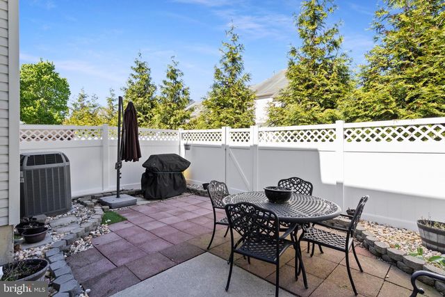 15 BARCLAY CT, Bordentown, NJ 08505