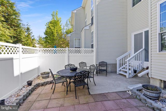 15 BARCLAY CT, Bordentown, NJ 08505