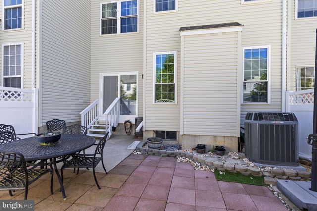 15 BARCLAY CT, Bordentown, NJ 08505