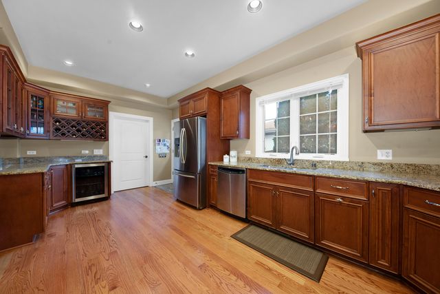 844 N Ellsworth Street, Naperville, IL 60563