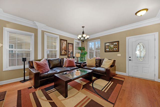 844 N Ellsworth Street, Naperville, IL 60563