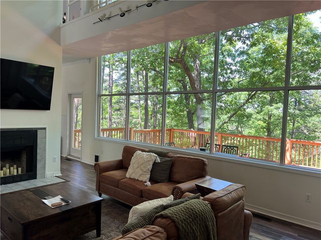 1 Drennon Drive, Eureka Springs, AR 72632