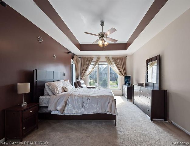 1075 Redding Drive, Troy, MI 48098