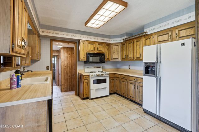 8526 SE 70th Terrace, Baxter Springs, KS 66713