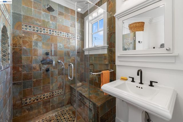 5146 Camden St, Oakland, CA 94619