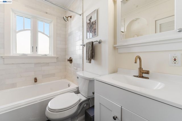 5146 Camden St, Oakland, CA 94619