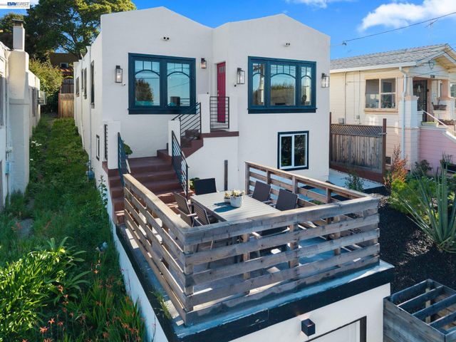 5146 Camden St, Oakland, CA 94619