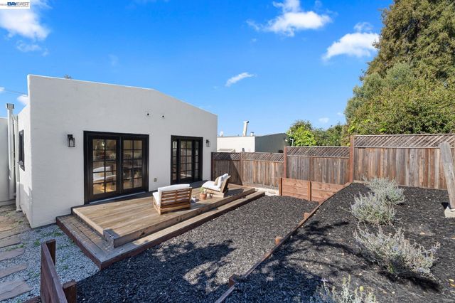 5146 Camden St, Oakland, CA 94619