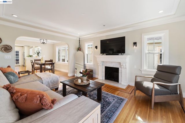 5146 Camden St, Oakland, CA 94619