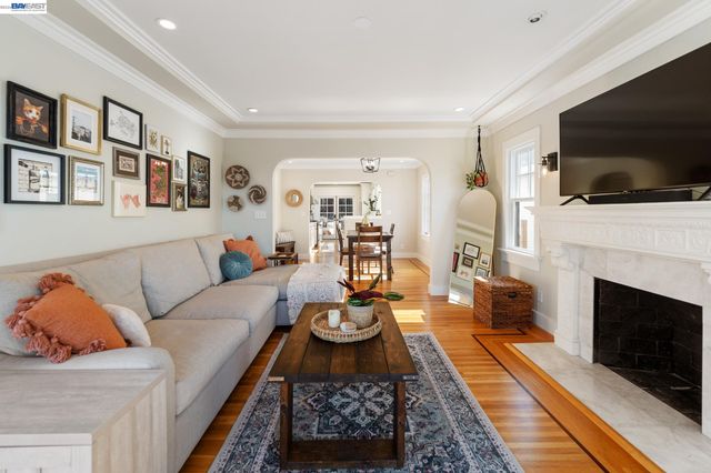 5146 Camden St, Oakland, CA 94619