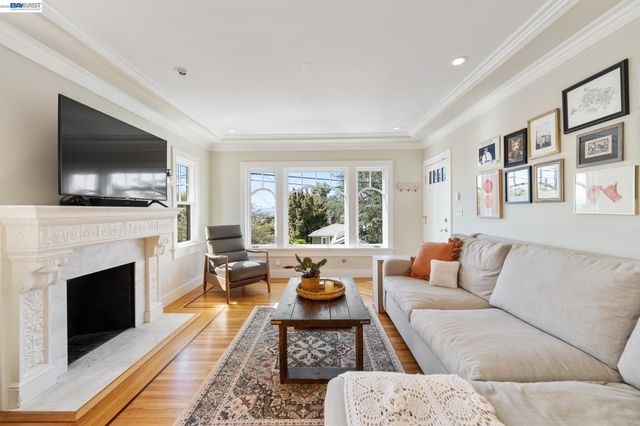 5146 Camden St, Oakland, CA 94619