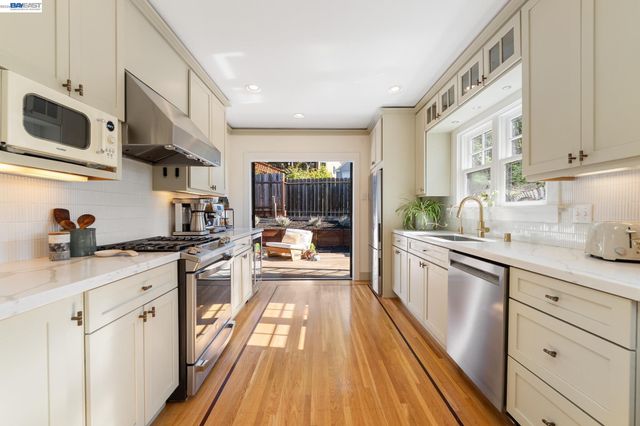 5146 Camden St, Oakland, CA 94619