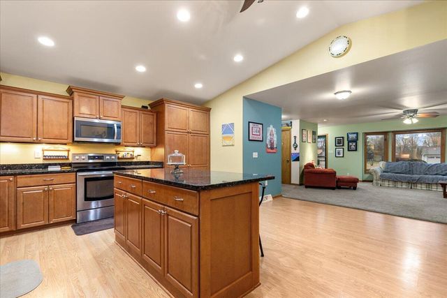 3465 Nassau DRIVE, Brookfield, WI 53045