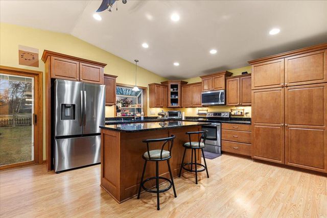 3465 Nassau DRIVE, Brookfield, WI 53045