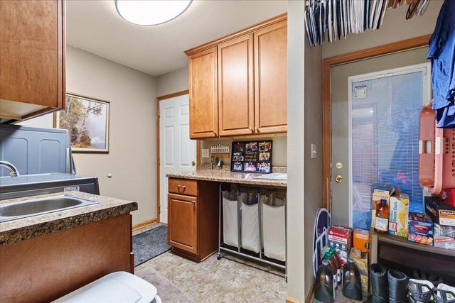 3465 Nassau DRIVE, Brookfield, WI 53045