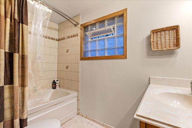 3465 Nassau DRIVE, Brookfield, WI 53045