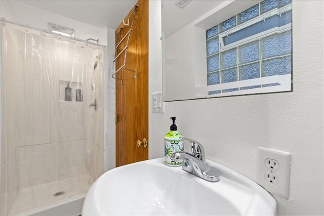 3465 Nassau DRIVE, Brookfield, WI 53045