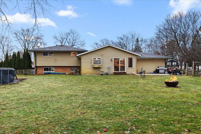 3465 Nassau DRIVE, Brookfield, WI 53045