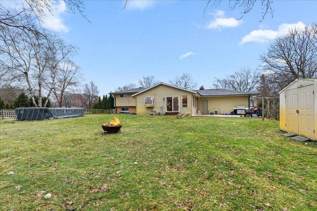 3465 Nassau DRIVE, Brookfield, WI 53045