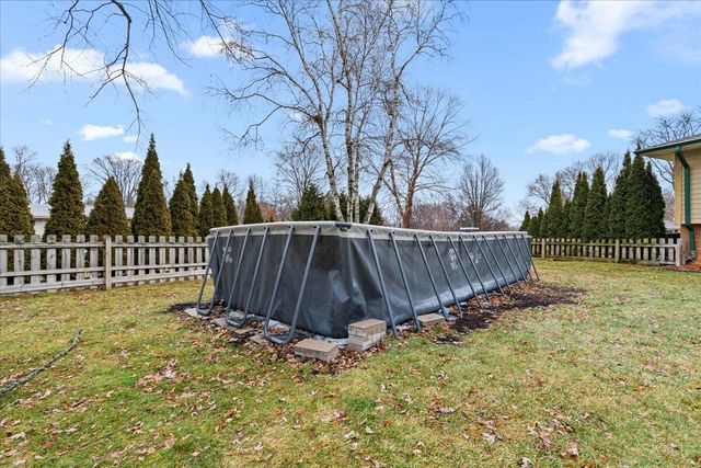 3465 Nassau DRIVE, Brookfield, WI 53045