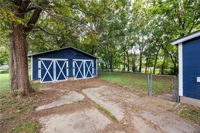 216 S 14th Street, Independence, KS 67301