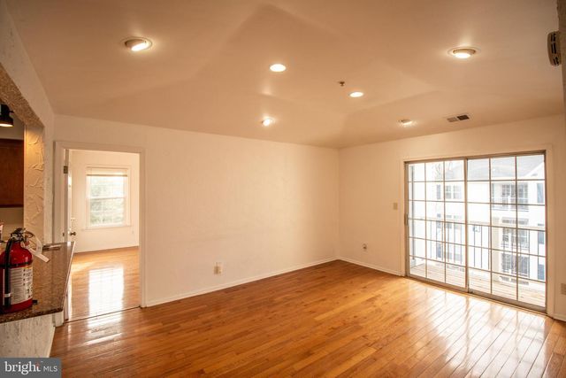 1337 WATERFORD DR, Edison, NJ 08817