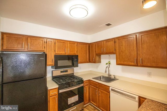 1337 WATERFORD DR, Edison, NJ 08817