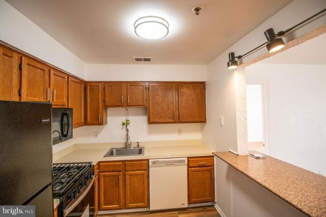 1337 WATERFORD DR, Edison, NJ 08817