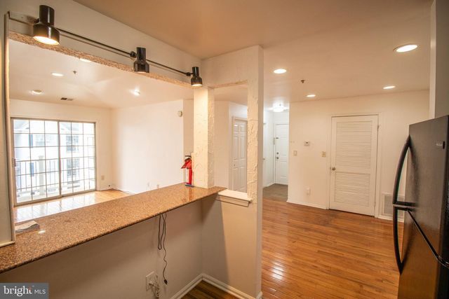 1337 WATERFORD DR, Edison, NJ 08817