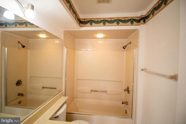 1337 WATERFORD DR, Edison, NJ 08817