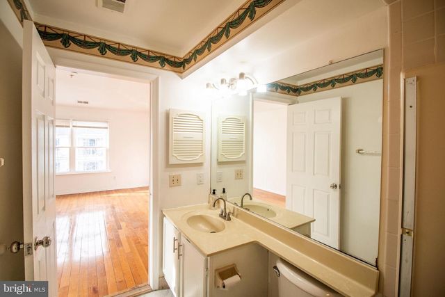 1337 WATERFORD DR, Edison, NJ 08817